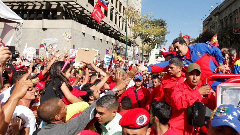 Maduro dice que "llueva, truene o relampaguee" en Venezuela habrá elecciones en 2015