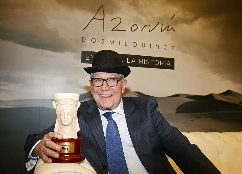 Fernando Delgado gana el Premio Azorín de Novela por 'Sus ojos en mí'