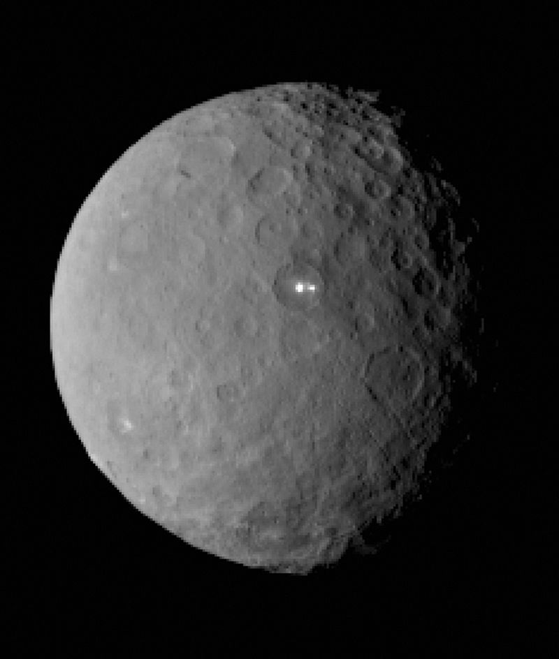 Ceres, el planeta enano más pequeño del sistema solar, recibe por primera vez una nave espacial