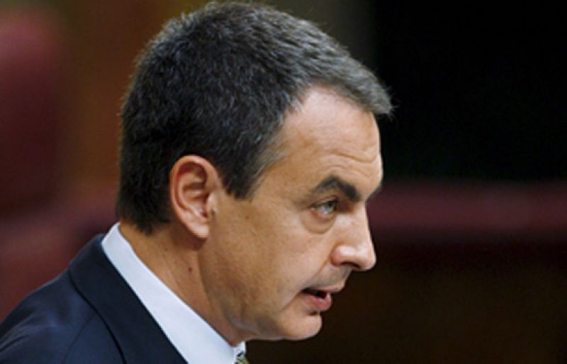 Zapatero niega haber engañado sobre la crisis y acusa a Rajoy de "demagogia"