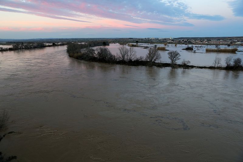 Científicos y expertos advierten de que es "inútil" el dragado del Ebro para evitar inundaciones
