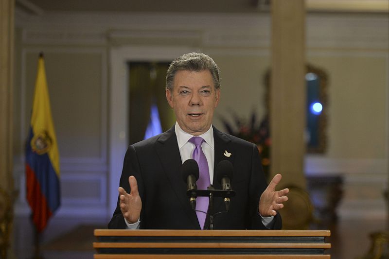 Santos ordena suspender los bombardeos contra las FARC durante un mes