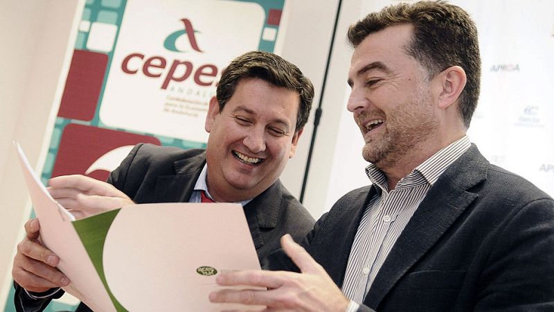 Díaz insiste en que no pactará ni con PP ni Podemos e IU reclama el "voto de izquierdas"