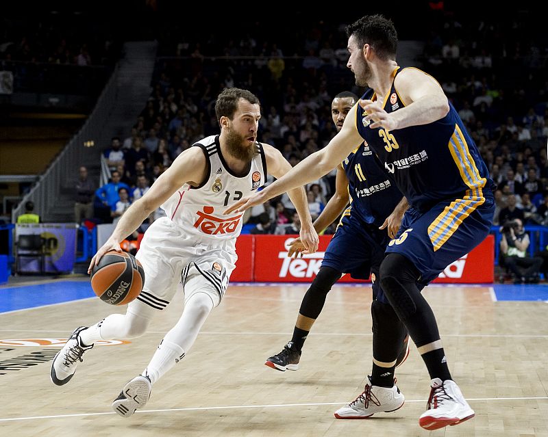 El Real Madrid pasa a cuartos, el Barça brilla ante el campeón y el Baskonia se desinfla