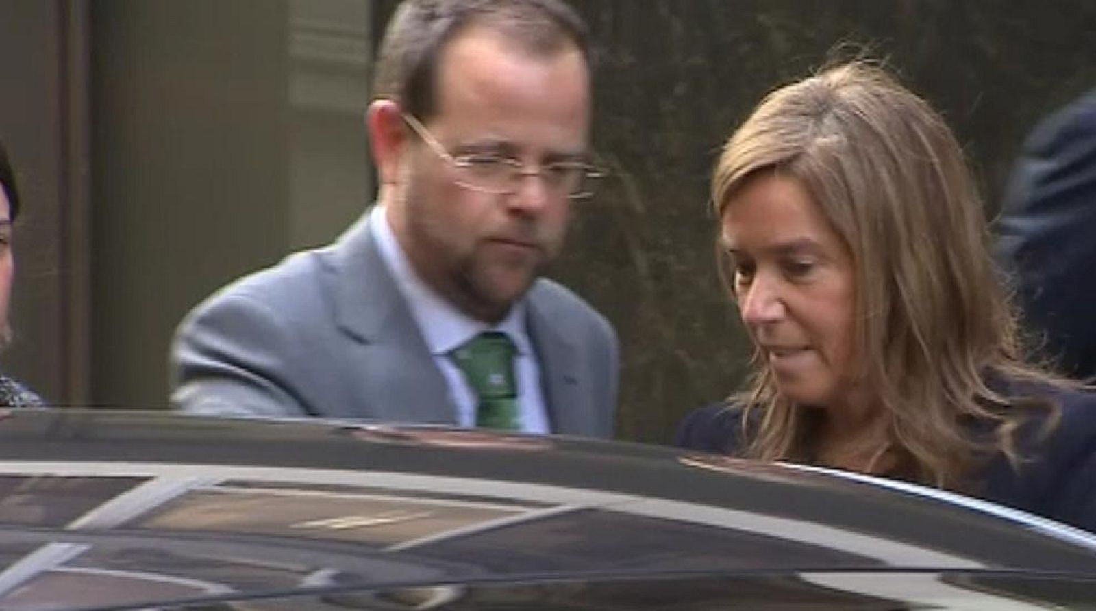 Ana Mato, abucheada por preferentistas en la Audiencia Nacional al recoger el auto de Gürtel - Informativo 24h | Ver