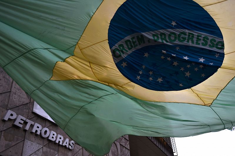 Rousseff señala que "en democracia se respetan las urnas y la voz de la calle"
