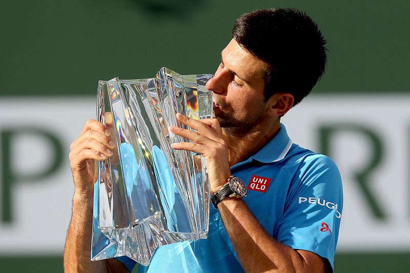 Djokovic se lleva el duelo de titanes ante Federer y gana en Indian Wells