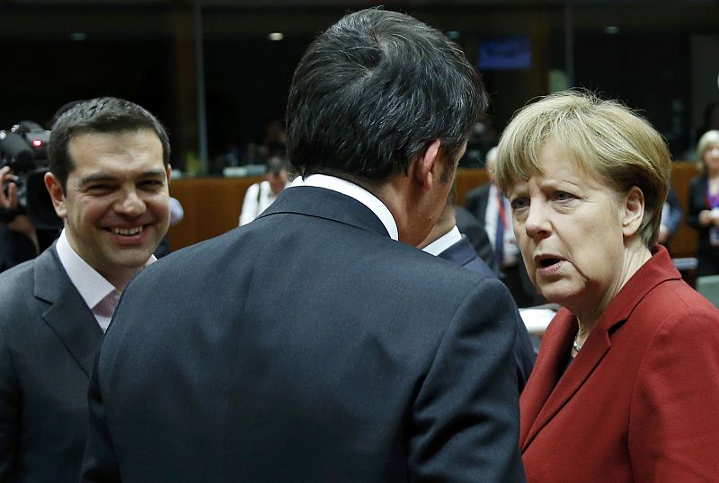Tsipras, a Merkel: Grecia no podrá pagar su deuda con las actuales limitaciones a su financiación