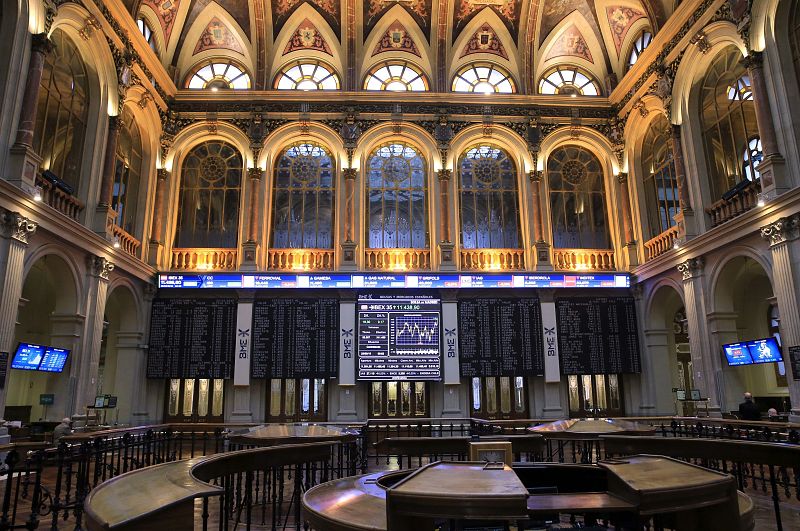 El IBEX 35 sube un 0,29% y sigue en máximos de 5 años mientras la prima de riesgo repunta hasta 103