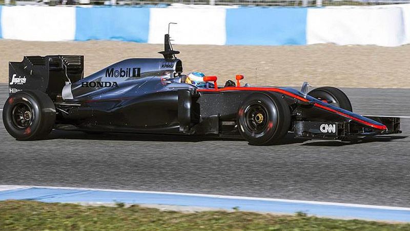 Mercedes vuelve a ser claro favorito en el regreso de Alonso