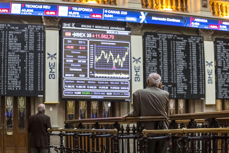 El IBEX 35 cae un 0,99% y pierde los 11.500 mientras que la prima de riesgo se sitúa en 107