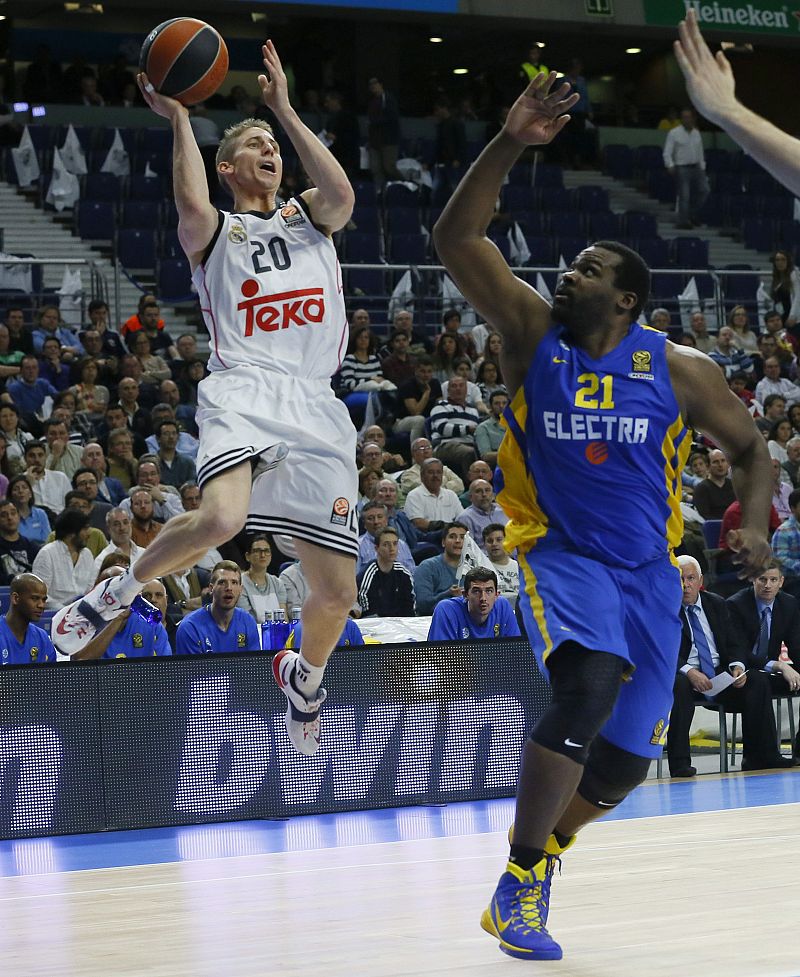 Carroll y Reyes acaudillan una victoria visceral del Madrid en Tel Aviv