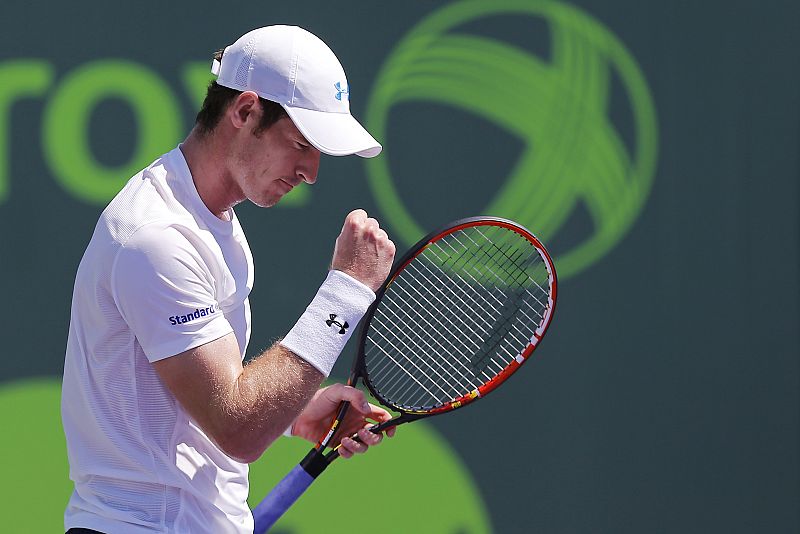 Murray derrota con contundencia a Giraldo y Wawrinka se despide
