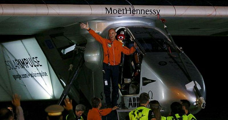 El avión solar que intenta dar la vuelta al mundo, el Solar Impulse II, entra en el espacio aéreo chino