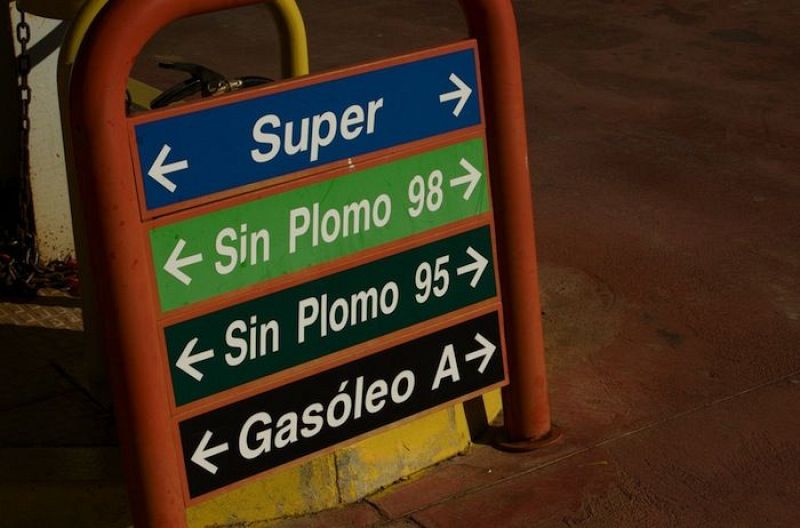 Los precios moderan su descenso en marzo, cuando caen un 0,7% respecto a un año antes