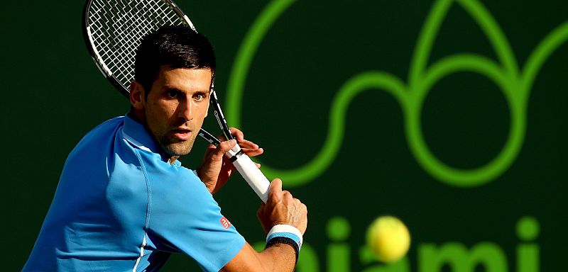 Ferrer y Djokovic ganan y se clasifican para octavos en Miami