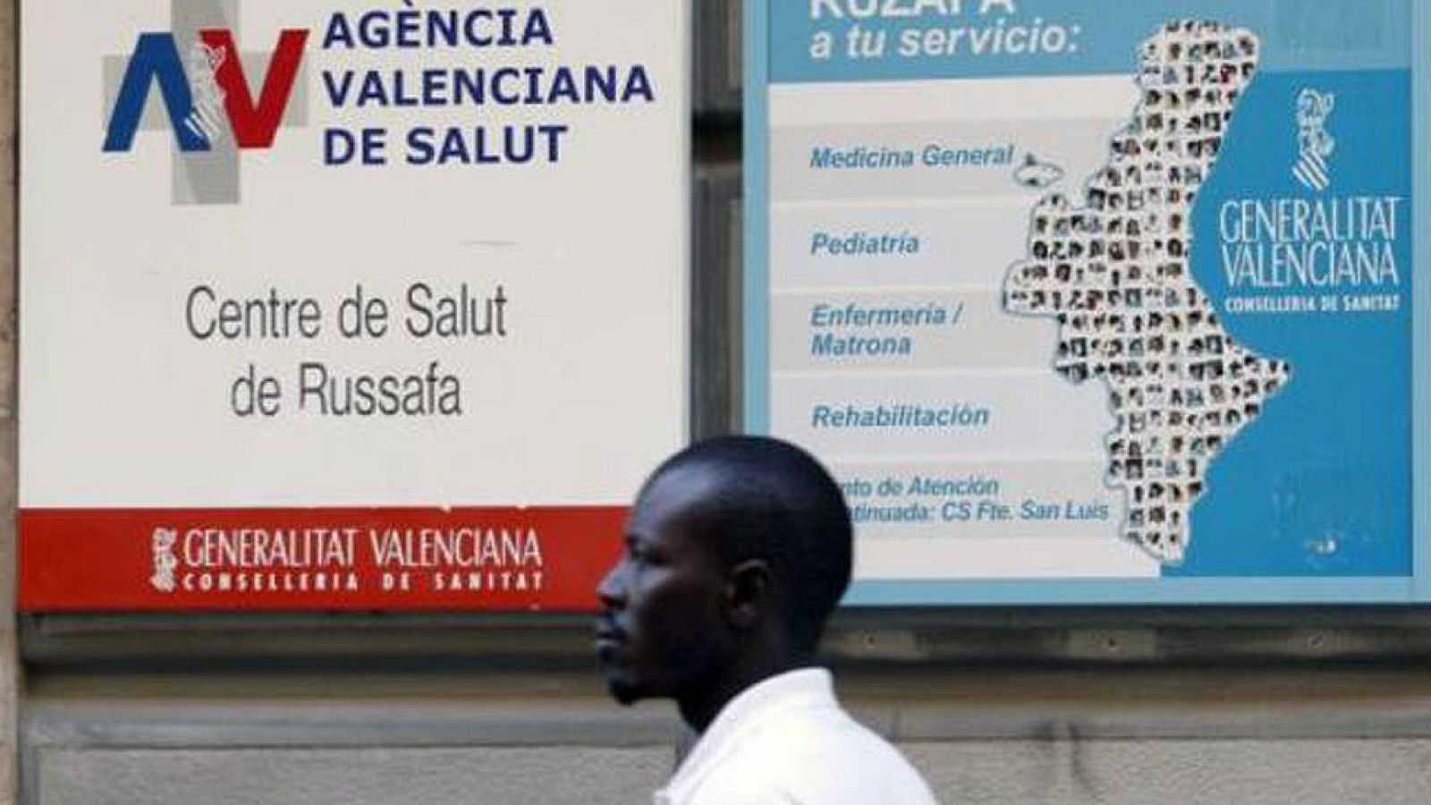 Los inmigrantes irregulares tendrán de nuevo acceso a la atención primaria pero no la tarjeta sanitaria.