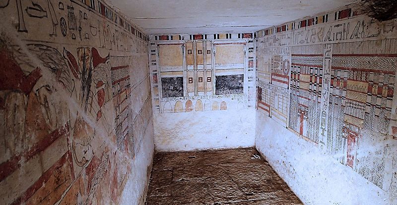 Arqueólogos egipcios y franceses descubren las tumbas de dos sacerdotes de hace 4.200 años