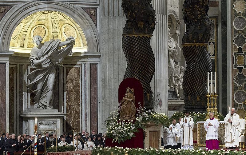 El papa pide "ir más allá de las cómodas certezas" para entrar en el misterio de la Resurrección