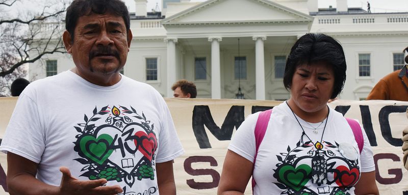 Las familias de los estudiantes mexicanos desaparecidos exigen justicia ante la Casa Blanca