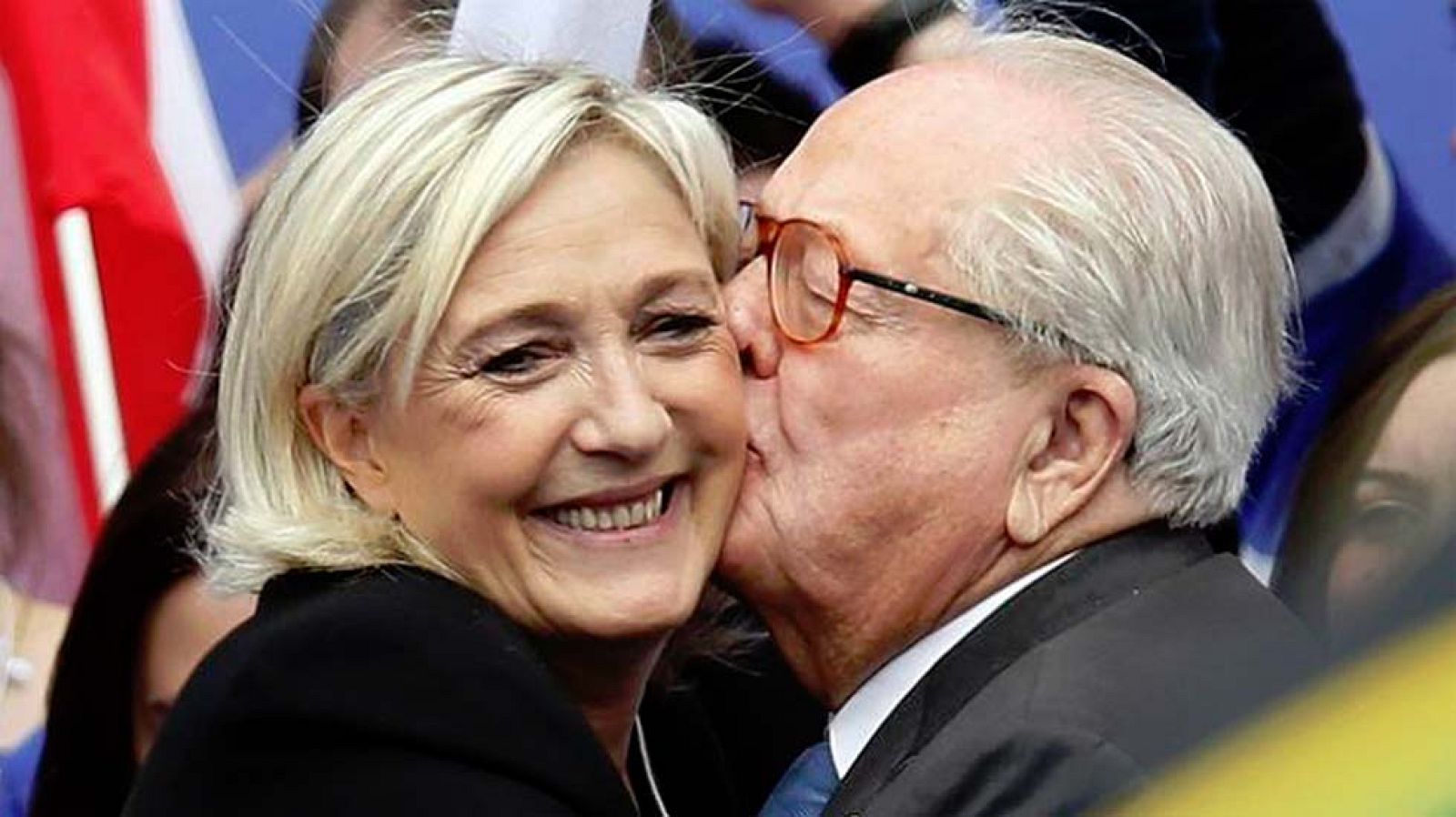 Marine Le Pen rompe con su padre y le impedirá presentarse a las elecciones regionales | Ver
