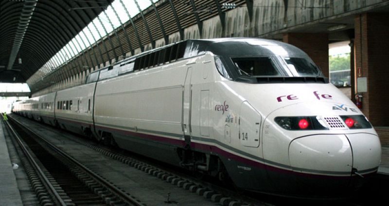 Renfe suprime el tren nocturno entre Madrid y Barcelona y ofrecerá más descuentos en el AVE