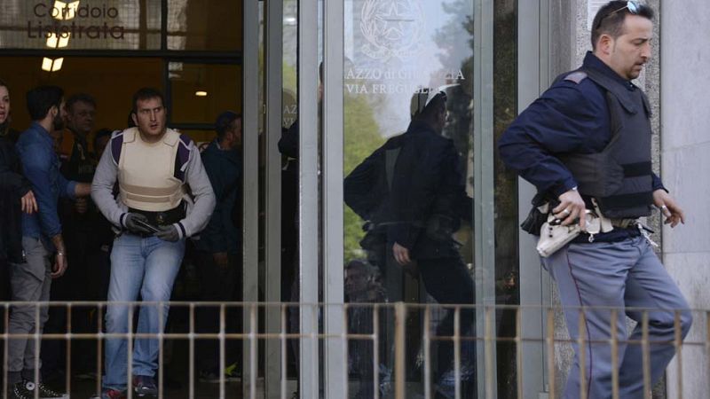 Tres muertos y varios heridos en un tiroteo en el Palacio de Justicia de Milán