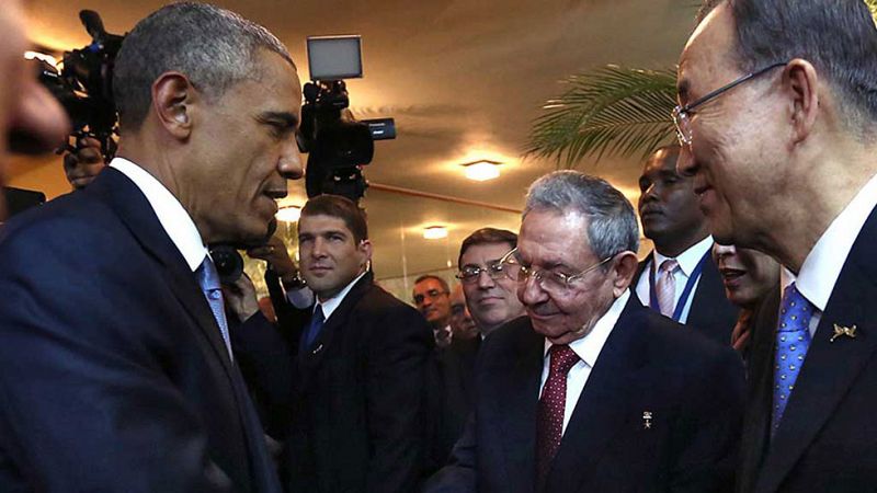 La cumbre de la reconciliación arranca con la esperada imagen del saludo entre Obama y Castro