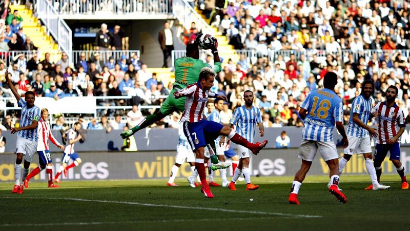 Griezmann salva al Atlético en Málaga