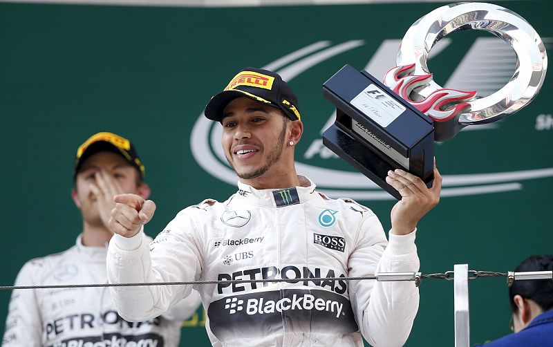 Hamilton se lleva el GP de China en otro monólogo de los Mercedes