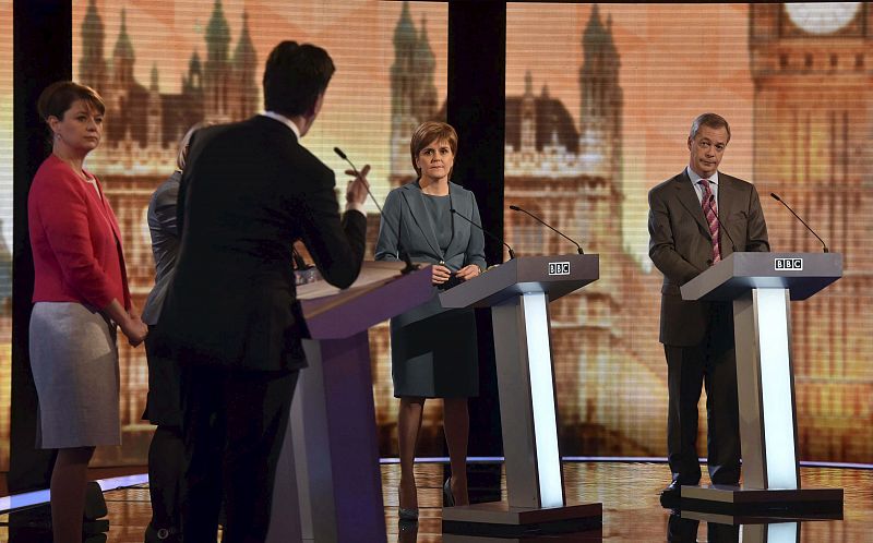 Miliband reta a Cameron a un cara a cara tras su ausencia en el debate a cinco