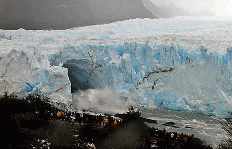 El Perito Moreno se rompe en pleno invierno