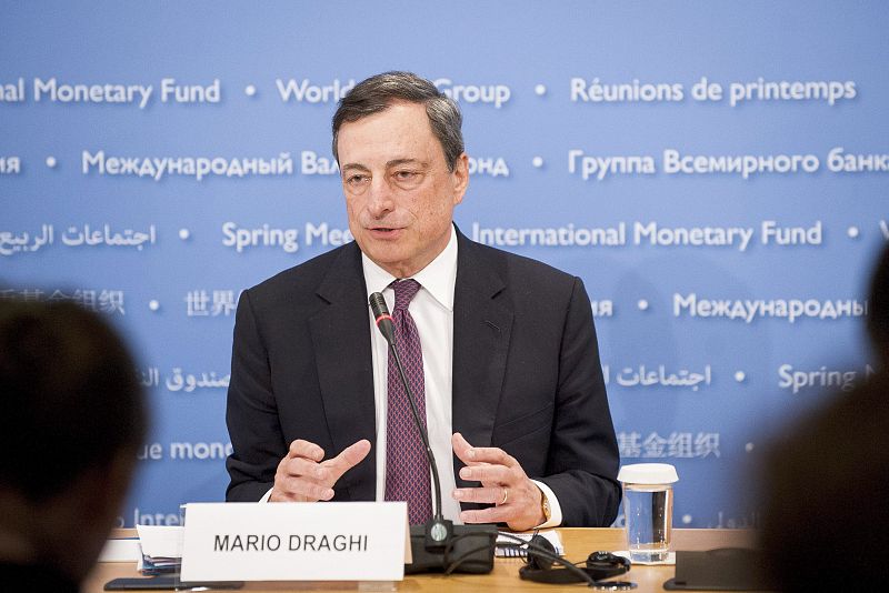 Draghi exige "mucho más trabajo" a Grecia para avanzar en el siguiente tramo de ayudas
