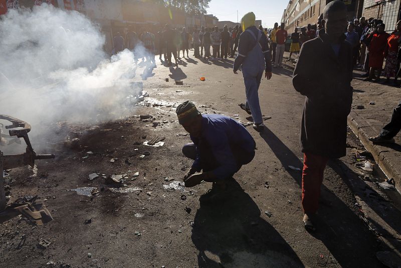 La ola de ataques racistas en Sudáfrica deja ya 7 muertos y 300 detenidos