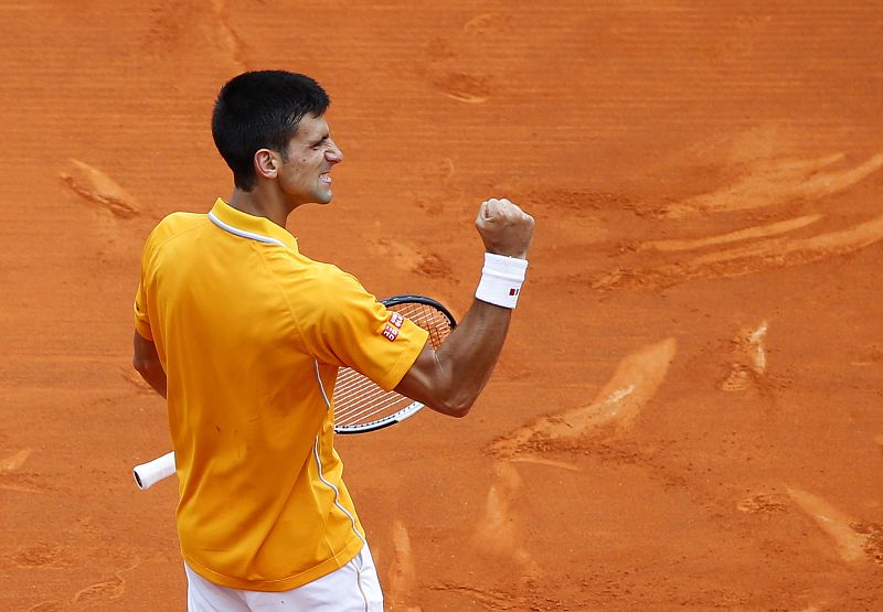 Djokovic sufre más de lo esperado para llevarse la final ante Berdych