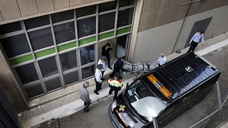 Un alumno armado con una ballesta y un puñal mata a un profesor en un instituto de Barcelona