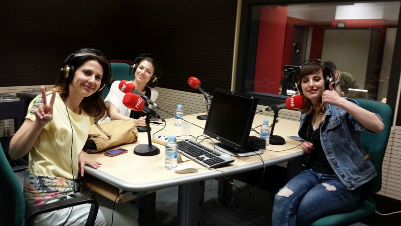 Úrsula Corberó y Natalia de Molina se desmadran en 'Cómo sobrevivir a una despedida'