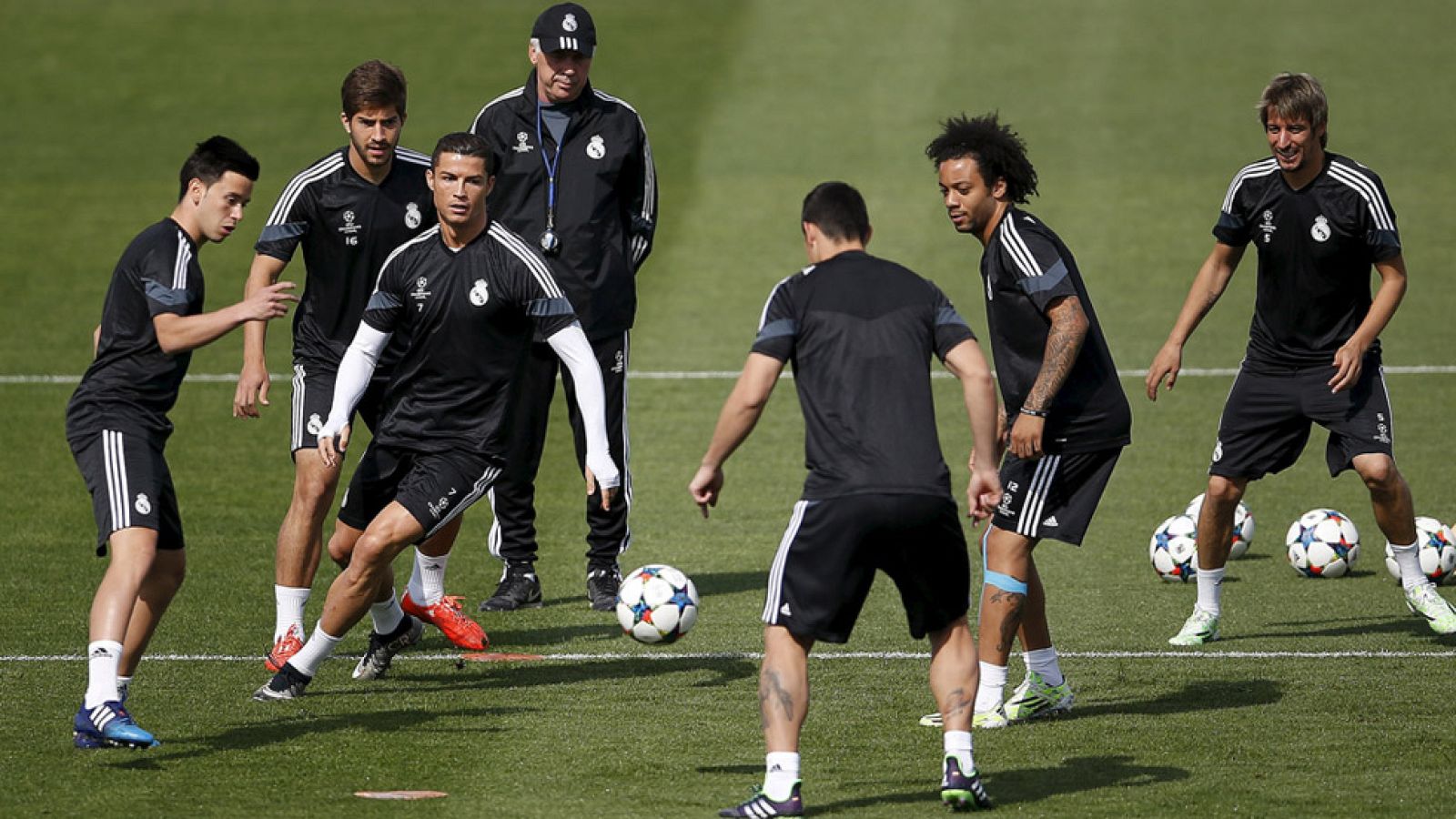 Un derbi marcado por las bajas blancas