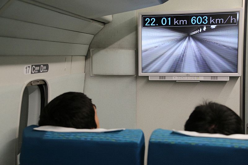 Un tren japonés de levitación magnética bate un récord mundial al superar los 600 km/h