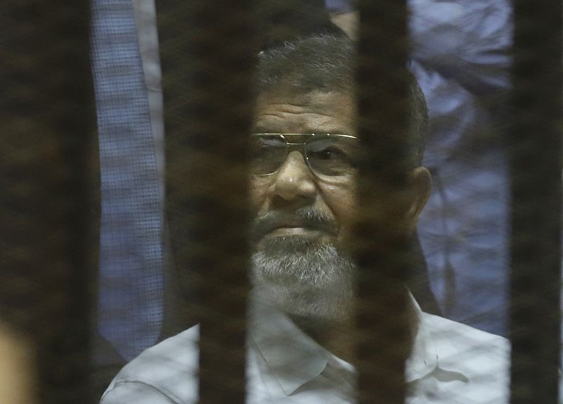 Condenan a veinte años de cárcel al expresidente egipcio Mohamed Morsi