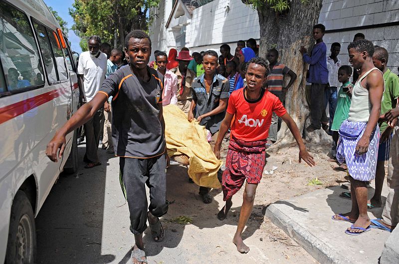 Varios muertos en Somalia en un atentado con coche bomba en un restaurante de Mogadiscio