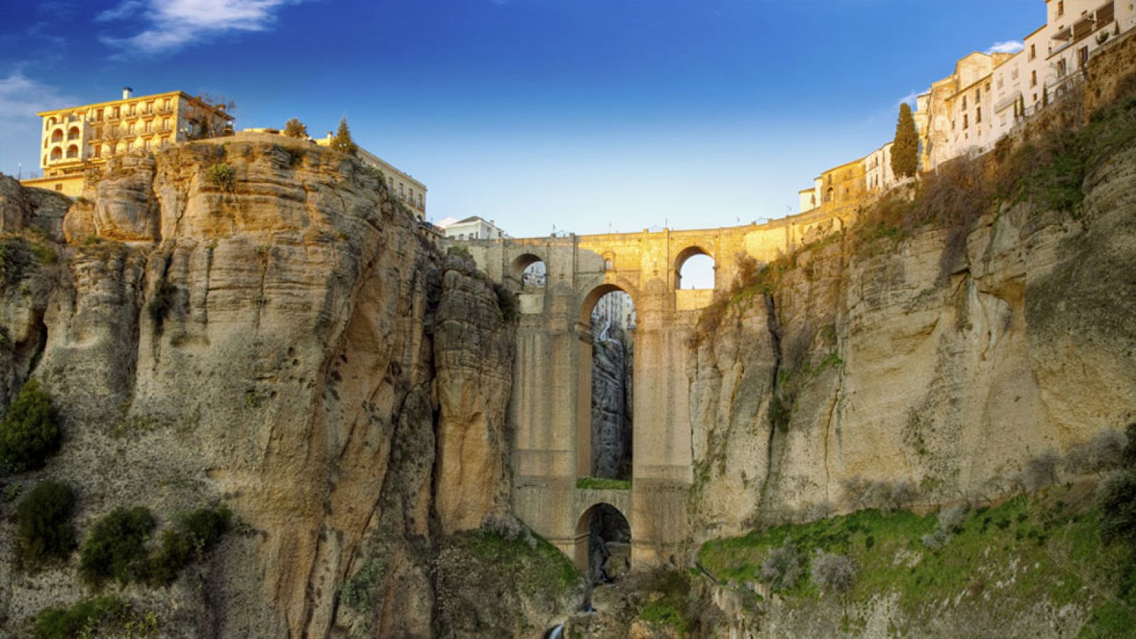 España recibe a 10,6 millones de turistas hasta marzo, un 5,3% más