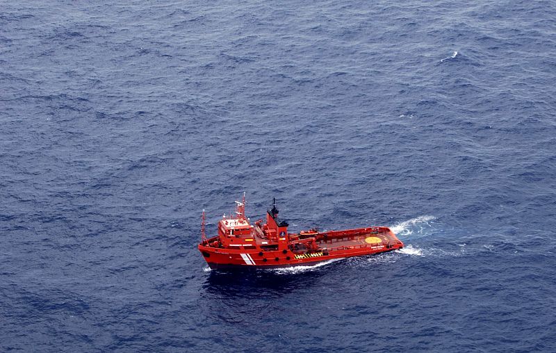 Greenpeace y científicos universitarios se desplazan al área del barco hundido