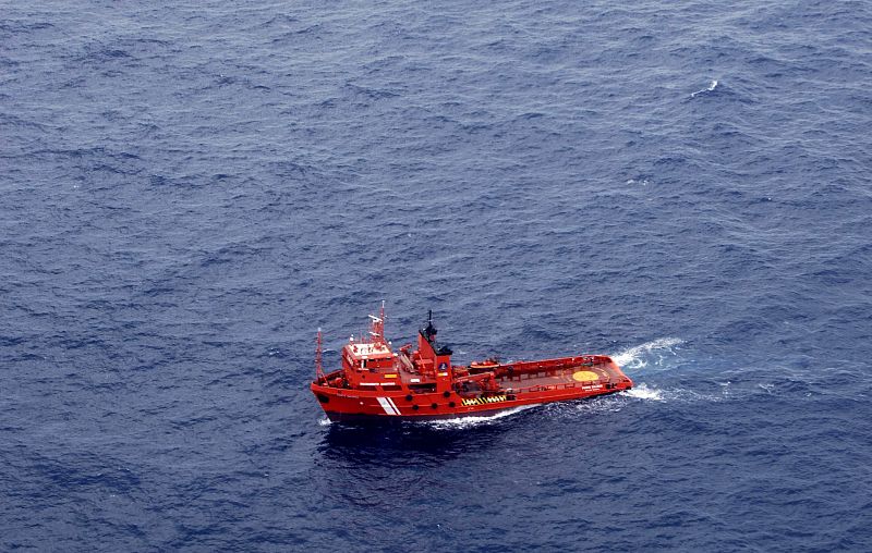 Greenpeace y científicos universitarios se desplazan al área del barco hundido
