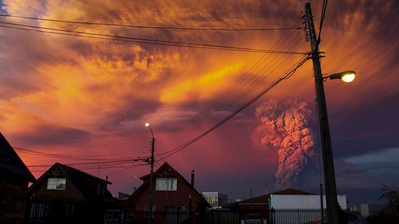 Chile decreta el estado de excepción en la zona afectada por la erupción del volcán Calbuco