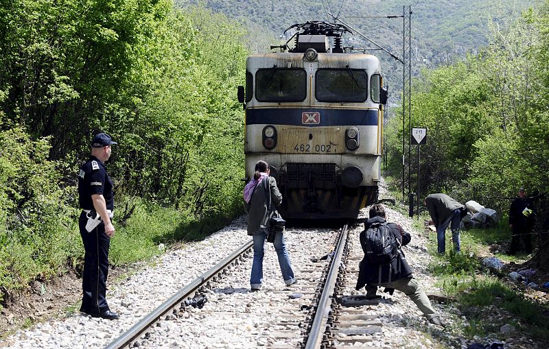 Mueren en Macedonia 14 migrantes arrollados por un tren cuando viajaban a pie hacia Europa occidental