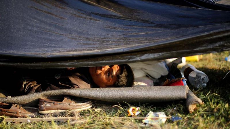 La cifra de muertos sobrepasa los 4.000 mientras los supervivientes huyen de Katmandú