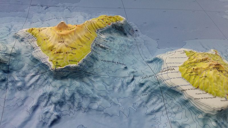 Investigan los efectos de los volcanes de El Hierro y del Medio en el ecosistema marino