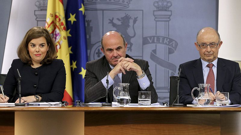 El Gobierno eleva la previsión de crecimiento al 2,9% y asegura que el déficit bajará del 3% en 2016