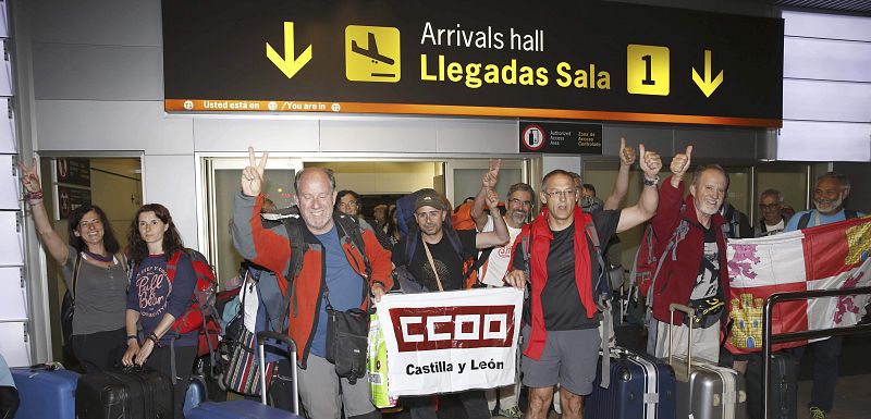Aterriza en Barajas el avión con 21 turistas españoles procedentes de Nepal